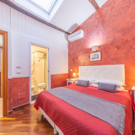 Room In Bb - Skylight Double Room In History House روما المظهر الخارجي الصورة