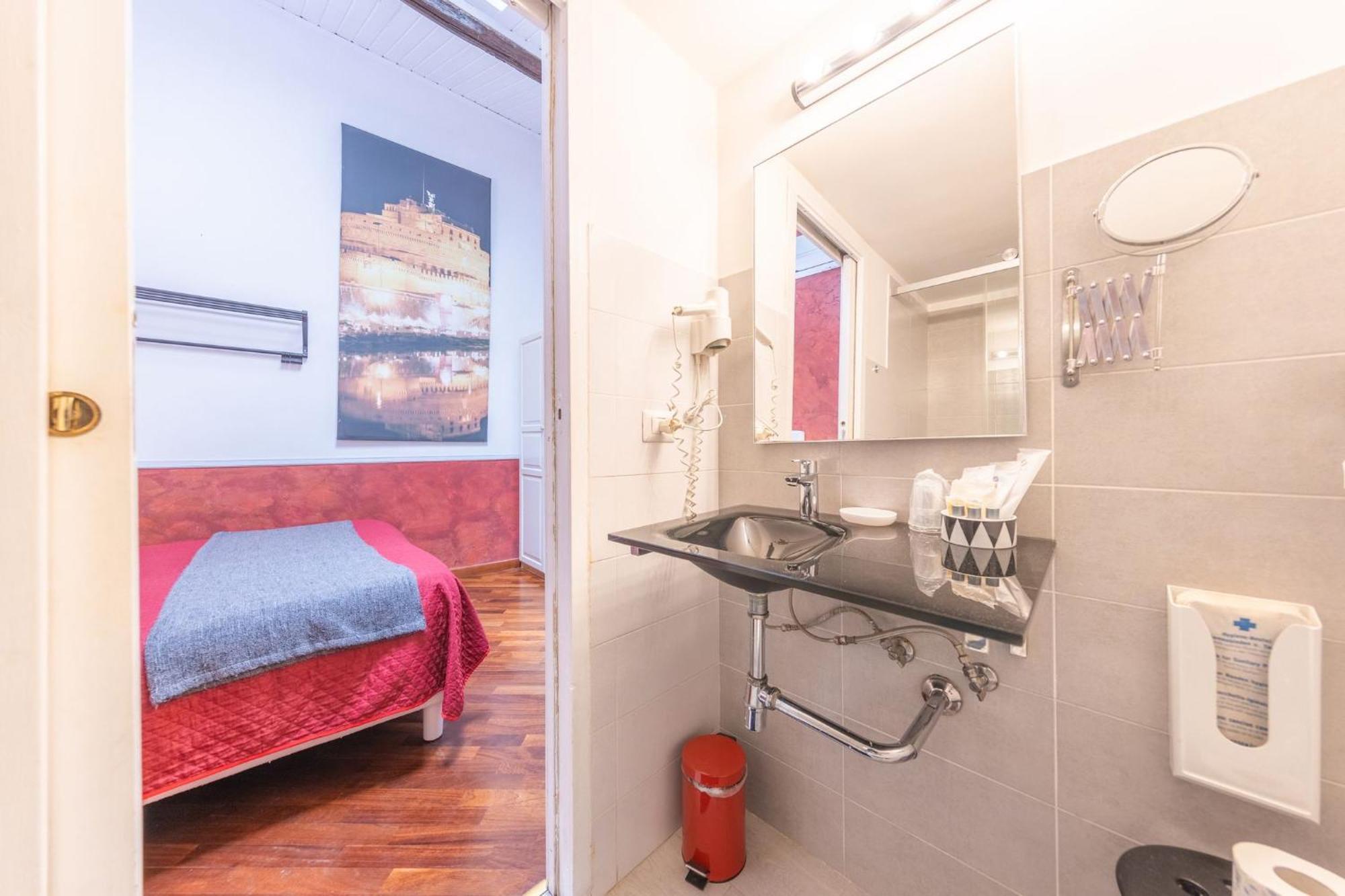 Room In Bb - Skylight Double Room In History House روما المظهر الخارجي الصورة